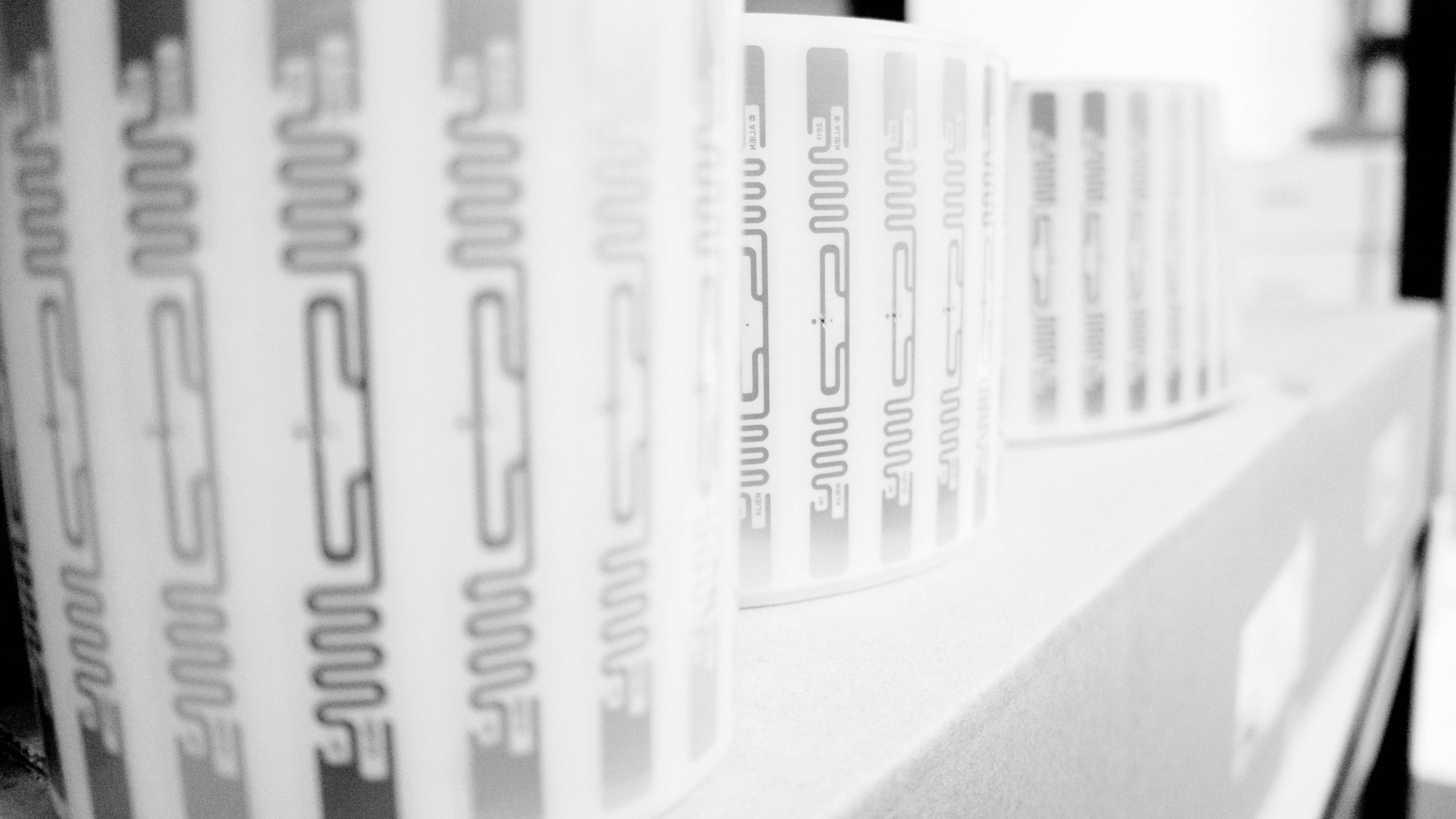 洋書 RFID Handbook: Applications RFID handbook : fundamentals and applications in contactless