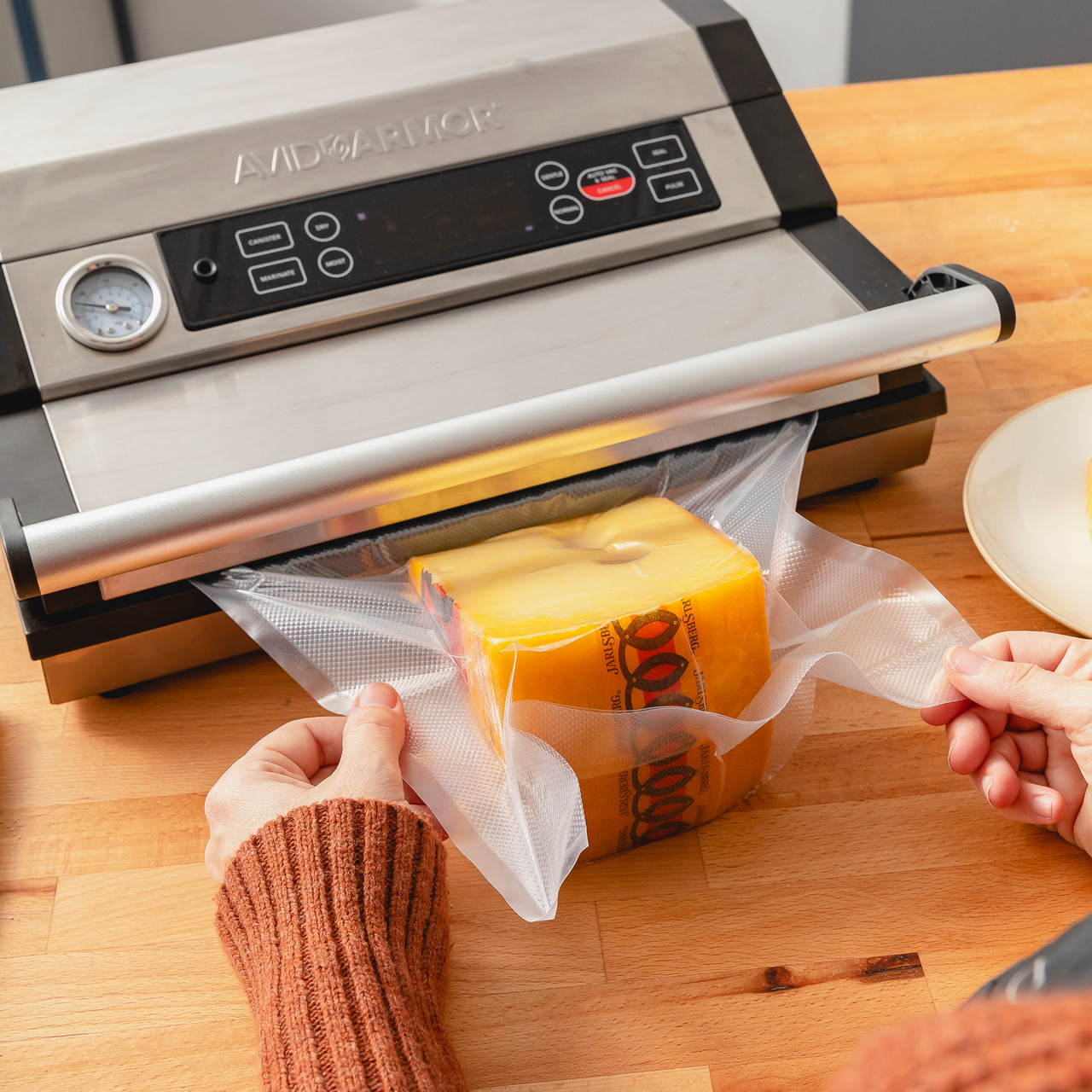 ADVENOR Vacuum Sealer Pro Food Sealer with Built-in Cutter and Bag Storage  Includes 2 Bag Rolls 8x16'and 11x16' Handle Lock Design 90kpa Double Heat