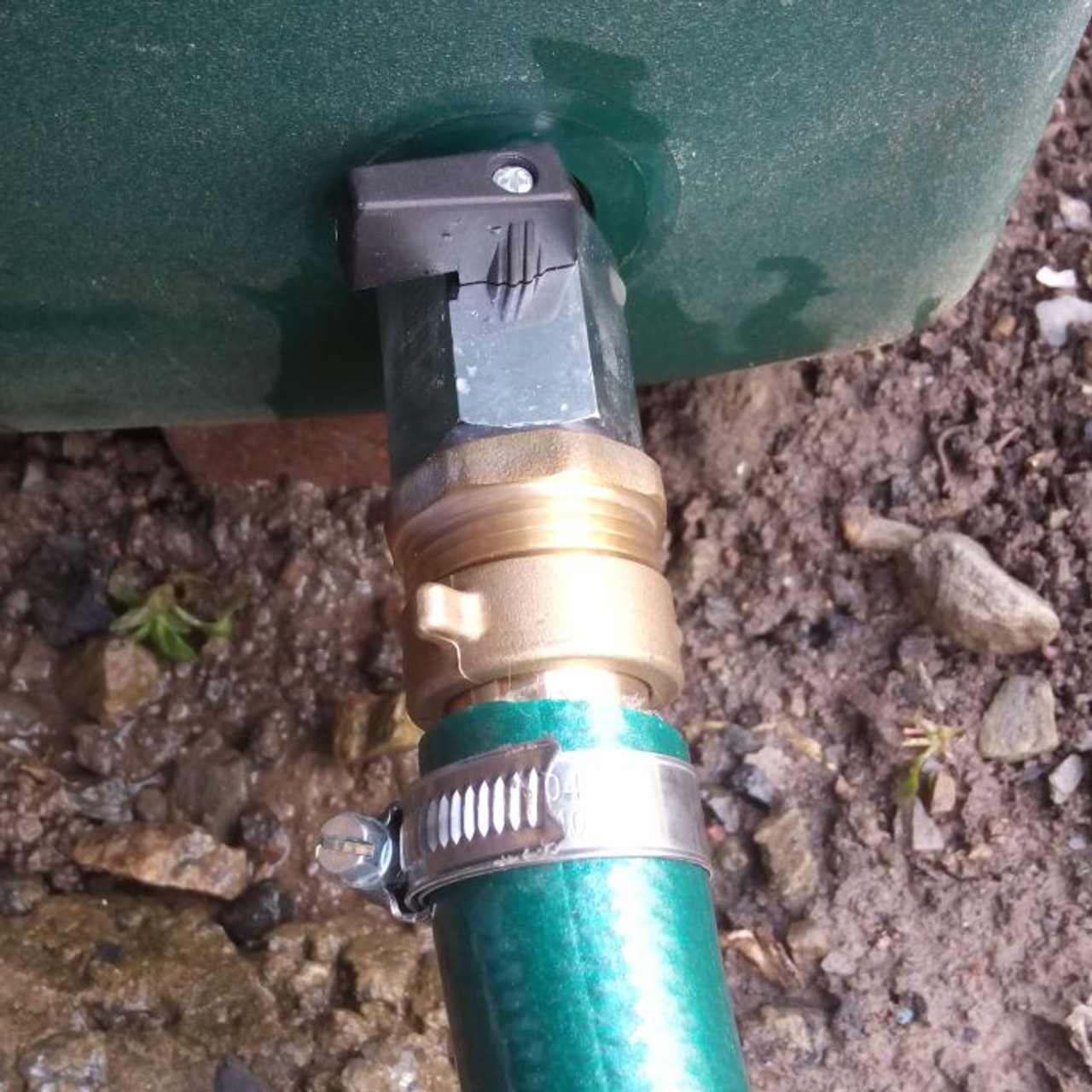 Close up of Pump to Tank Connector at the Water Tank end. Note the Ball Valve in the "Closed" position.

Note the hose is now black, not green, in this kit.