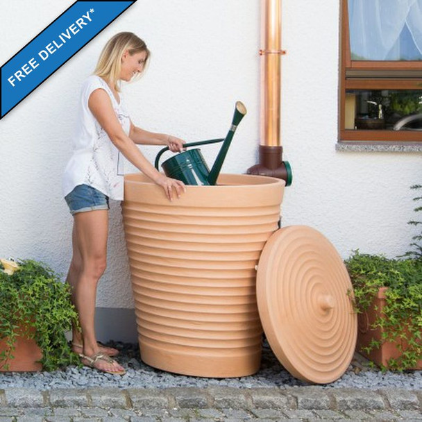 The Tuscan Terracotta Planter Effect water butt has a wide removable lid for easy watering can dunking! The Tuscan Terracotta Planter Effect water butt has a wide removable lid for easy watering can dunking!