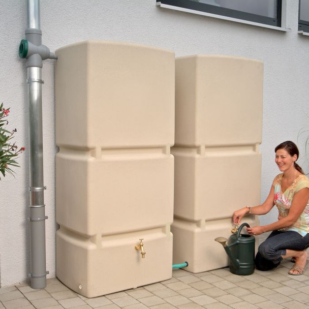 Showing how more than one Wall Water Tank can be linked together. Showing how more than one Wall Water Tank can be linked together.