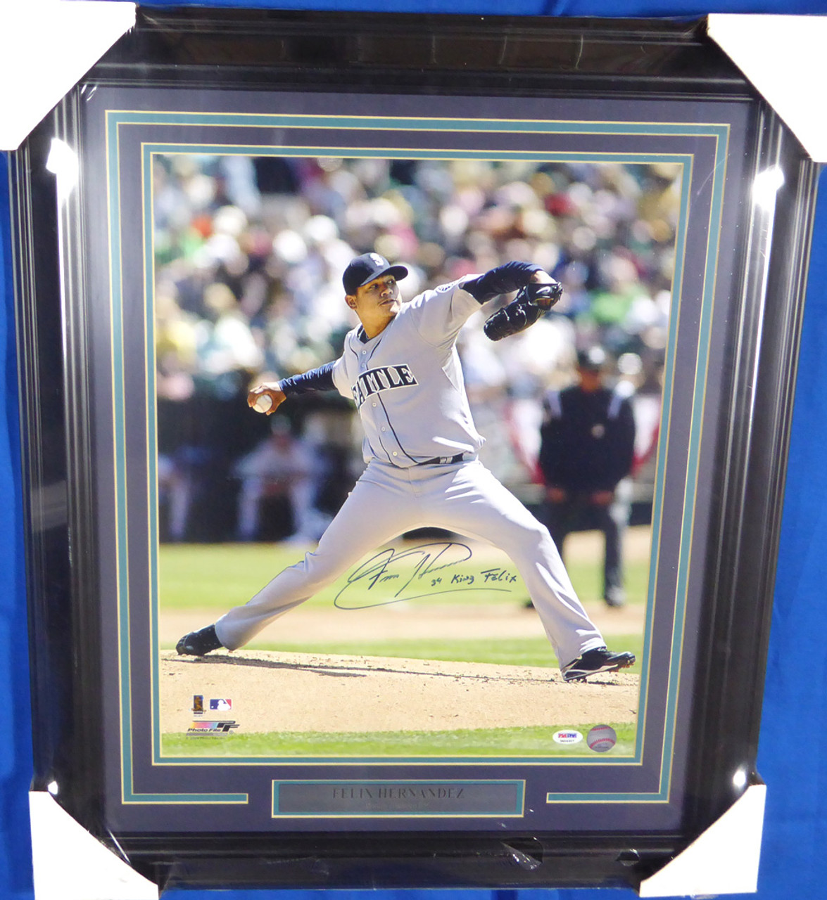 Felix Hernandez Autographed Signed 16X20 Photo Seattle Mariners