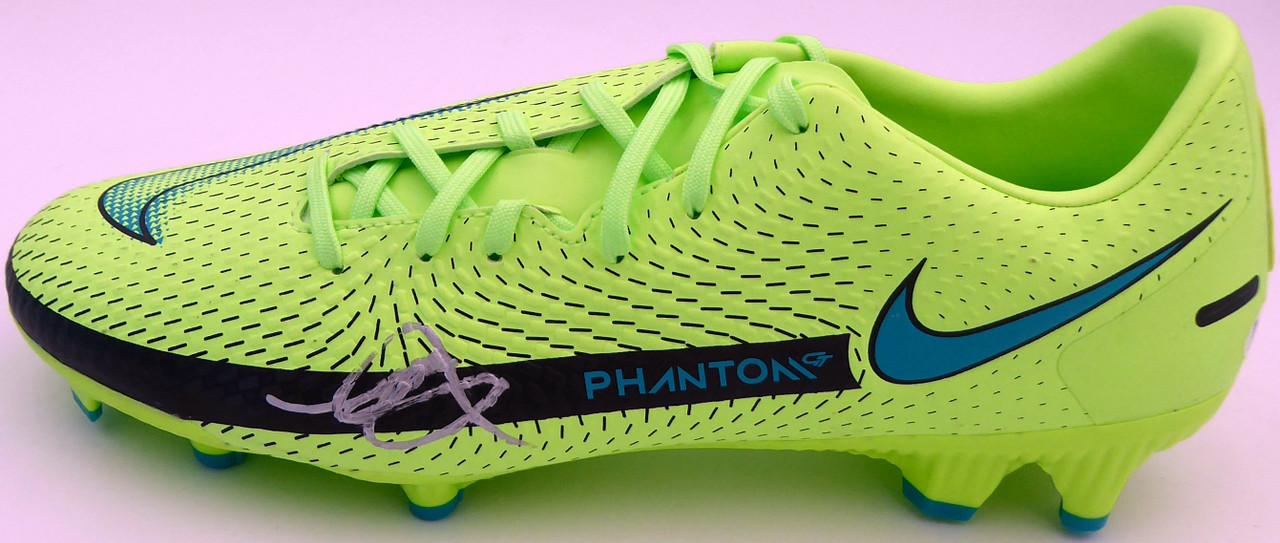 Mason Mount Autographed Green Nike Phantom Cleat Shoe Chelsea F.C. Size 10.5 Beckett BAS #K06297