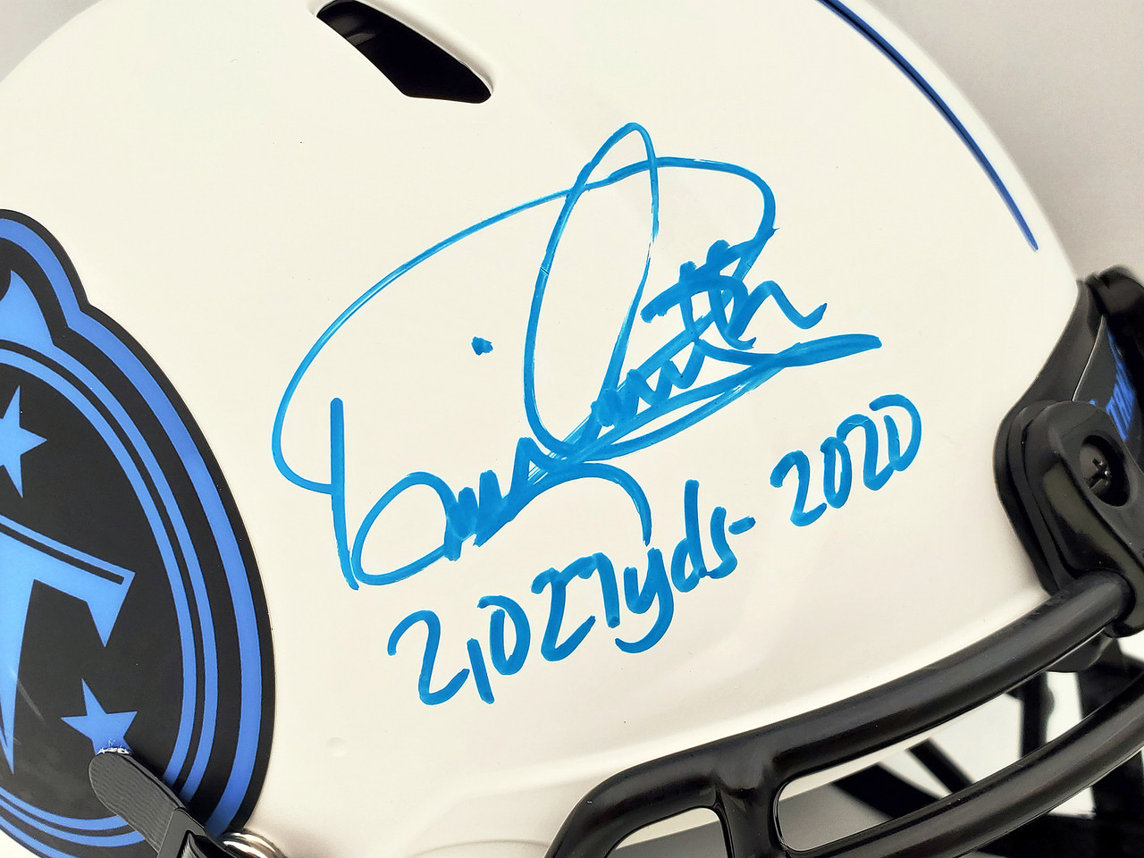 Derrick Henry Autographed Tennessee Titans Lunar Eclipse White Full Size  Authentic Speed Helmet 2027 Yds-2020 Beckett BAS QR Stock #197129 - Mill  Creek Sports