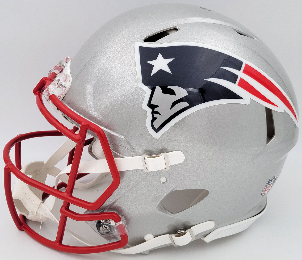 Tom Brady Autographed New England Patriots Silver Full Size Replica Helmet  Tristar Holo #7714688 - Mill Creek Sports