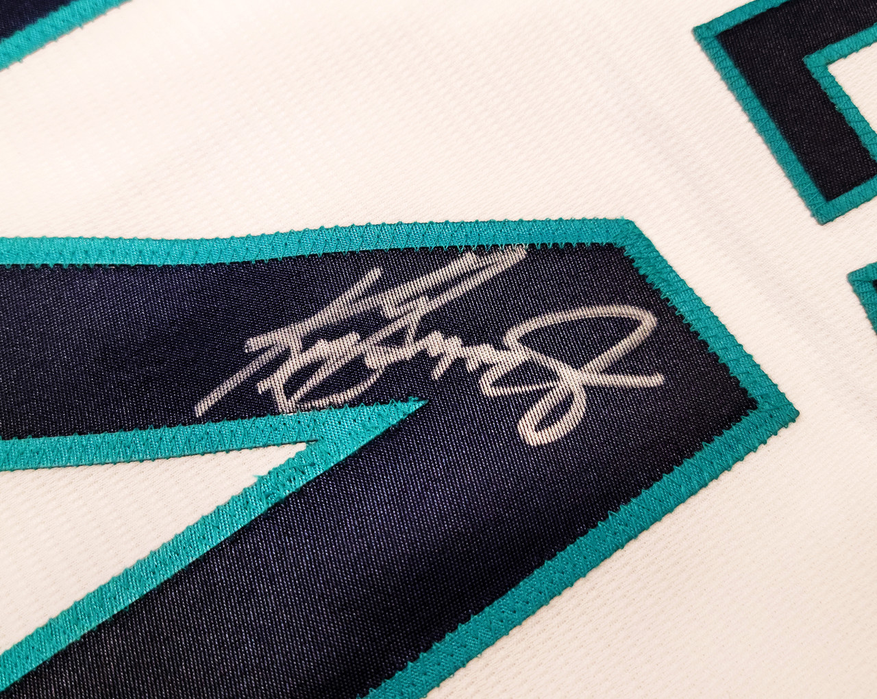 Seattle Mariners Ken Griffey Jr. Autographed White Nike Cooperstown Edition  Jersey Retirement Patch Size M Beckett BAS QR Stock #206018 - Mill Creek  Sports