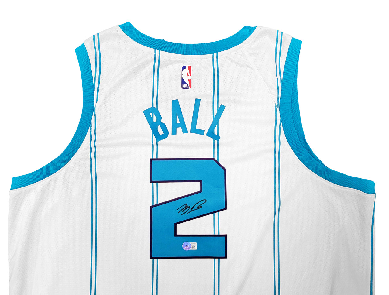Charlotte Hornets LaMelo Ball Autographed White Nike Swingman Jersey Size  XXL Beckett BAS QR Stock #209488 - Mill Creek Sports