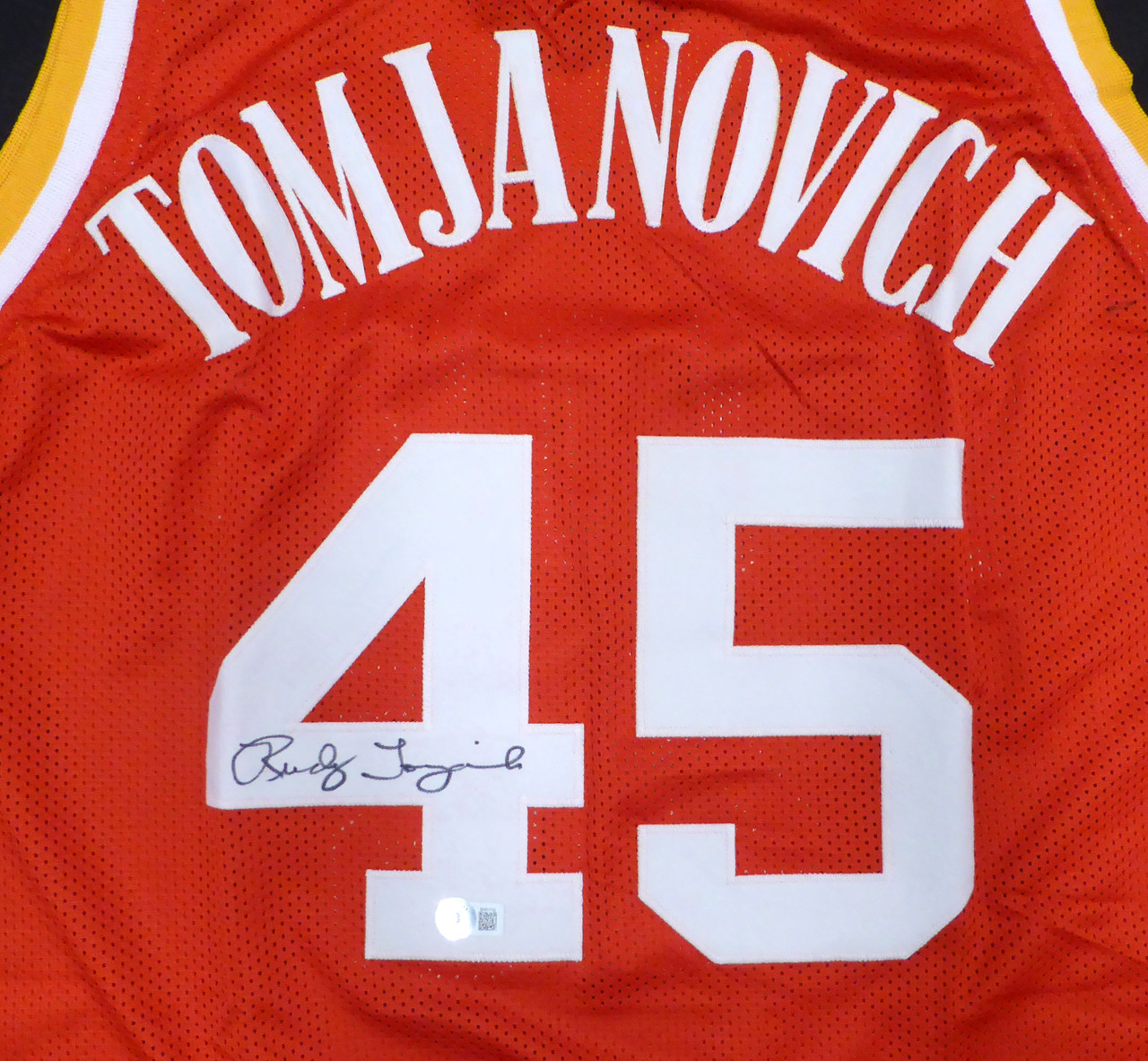 Houston Rockets Rudy Tomjanovich Autographed Red Jersey Full Name Beckett BAS QR