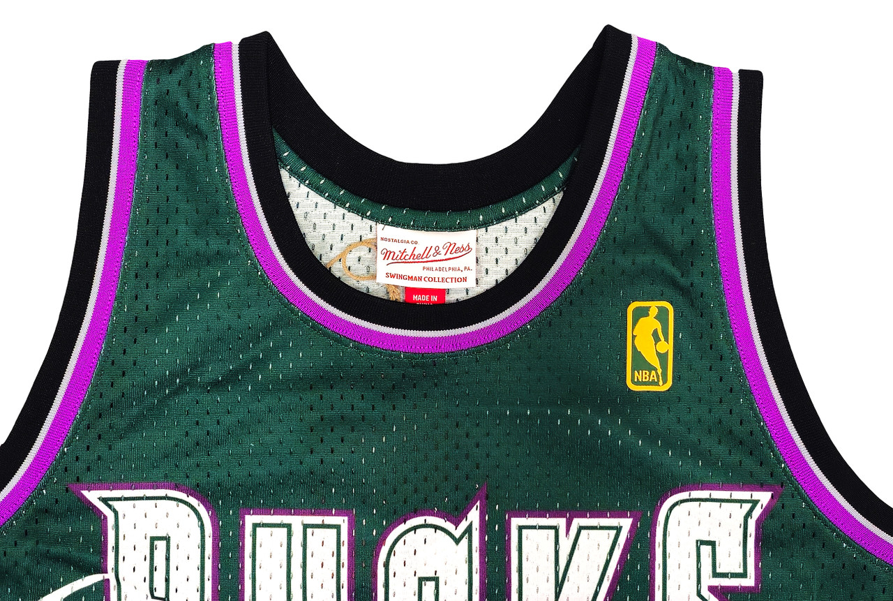 Milwaukee Bucks Ray Allen Autographed Green Authentic Mitchell