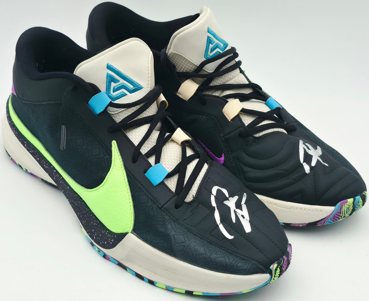 Milwaukee Bucks Freak Nike Shoe Giannis Antetokounmpo Autographed