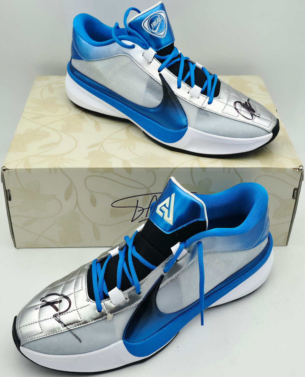 Giannis Antetokounmpo Autographed White, Metalic Blue  display picture 2