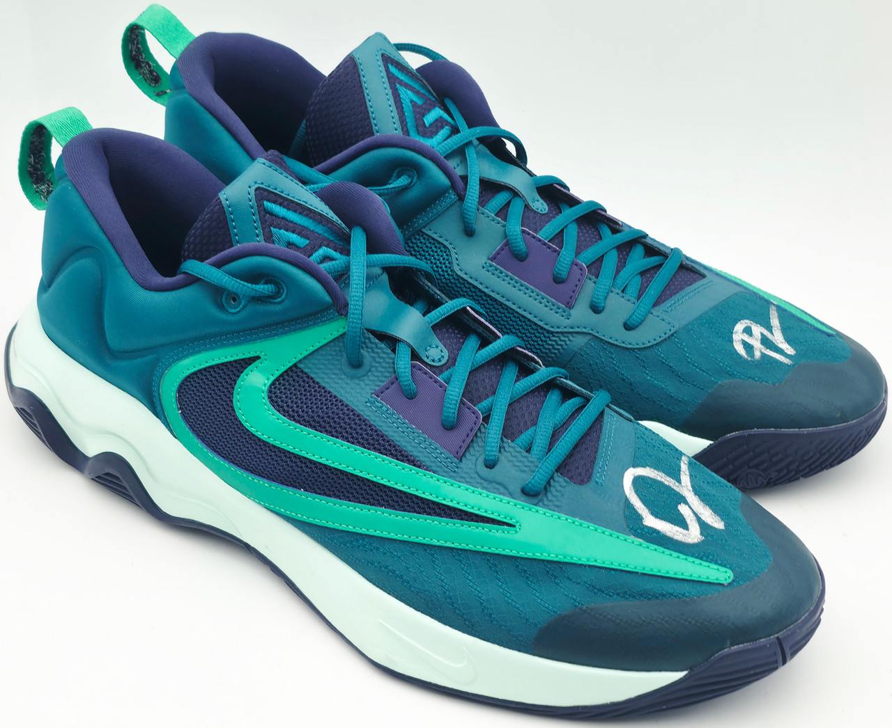 Giannis Nike Teal & Purple Basketball Shoes 11.5 men NIB Nike Sneakers Giannis Immortality 3 Size 11.5 Basketball  main image 3