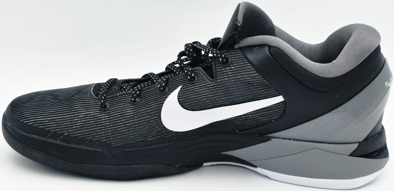Kobe Bryant Autographed Black/Grey 2011-12 Nike Kobe VII  display picture 2
