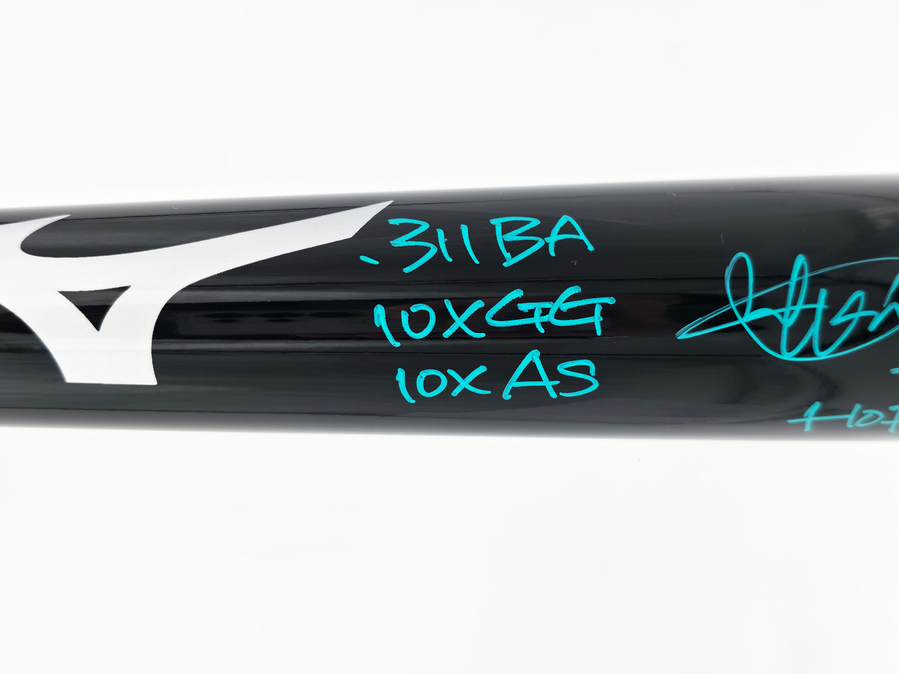 Ichiro Suzuki Autographed Black Mizuno Player Model Baseball Bat