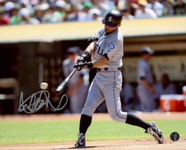 Ichiro Suzuki Autographed 8x10 Photo Seattle Mariners IS Holo Stock #76022