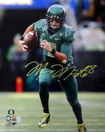 Marcus Mariota Autographed 16x20 Photo Oregon Ducks MM Holo Stock #89226