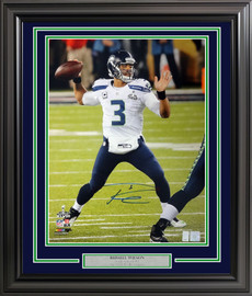 ラッセル・ウイルソン直筆サイン入り超大型写真…Russell Wilson… Russell Wilson Autographed 16x20 Photo Seattle Seahawks