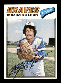 Maximino Leon Autographed 1977 Topps Card #213 Atlanta Braves SKU #205084