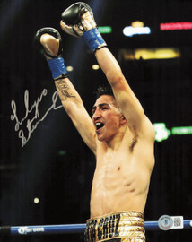 Leo Santa Cruz Autographed 8x10 Photo Beckett BAS QR #BH29212