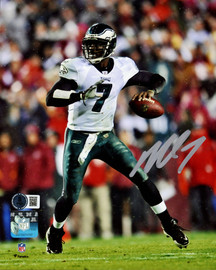Michael Vick Autographed 8x10 Photo Philadelphia Eagles Beckett BAS Witness Stock #243622