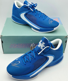 Giannis Antetokounmpo Autographed 2022 Player Exclusive (PE) Promo Royal Blue & White Nike Zoom Freak 4 NCAA Shoes Size 16 Beckett BAS Witness #3W396586 #3W396587