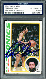 Downtown Fred Brown Autographed 1978-79 Topps Card #59 Seattle Supersonics PSA/DNA #83920454