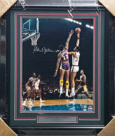 Kareem Abdul-Jabbar Autographed Framed 16x20 Photo Milwaukee Bucks Beckett BAS QR #BW06387