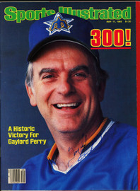 Gaylord Perry Autographed Sports Illustrated Magazine (No Label) Seattle Mariners SKU #266873
