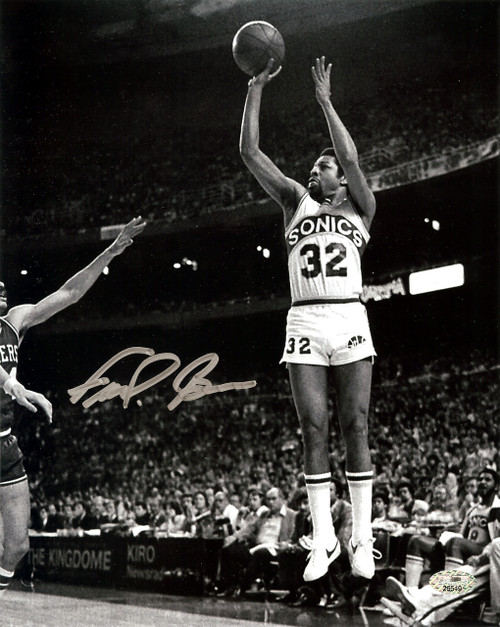 "Downtown" Fred Brown Autographed 8x10 Photo Seattle Sonics MCS Holo Stock #107006