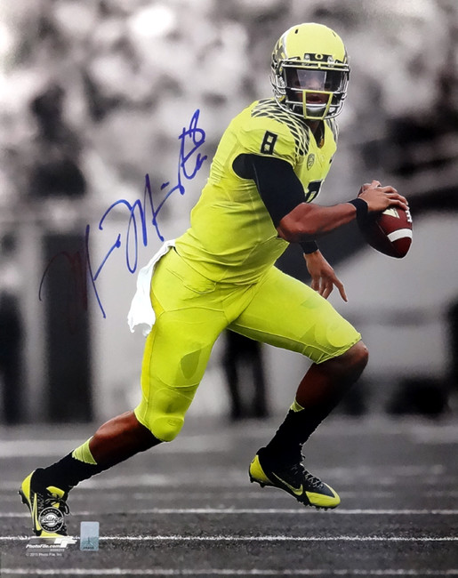 Marcus Mariota Autographed 16x20 Photo Oregon Ducks MM Holo Stock #87194