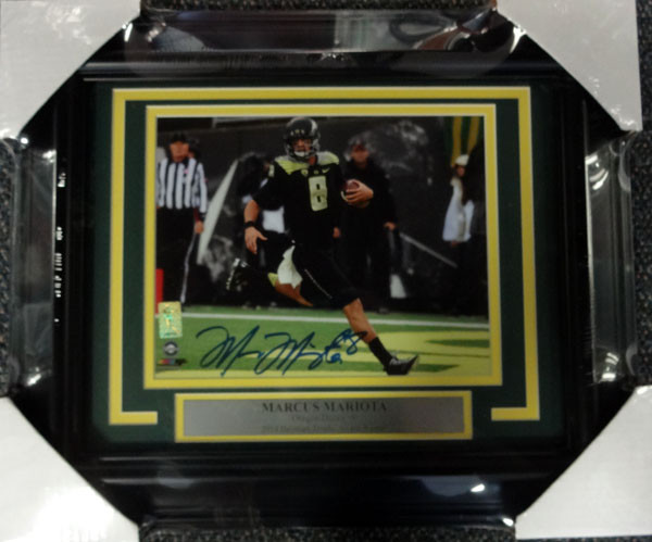 Marcus Mariota Autographed Framed 8x10 Photo Oregon Ducks MM Holo Stock #89818