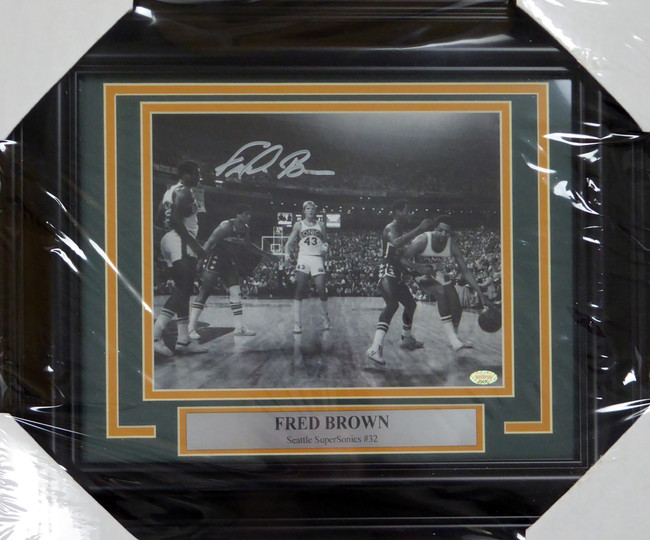 "Downtown" Fred Brown Autographed Framed 8x10 Photo Seattle Sonics MCS Holo Stock #123676