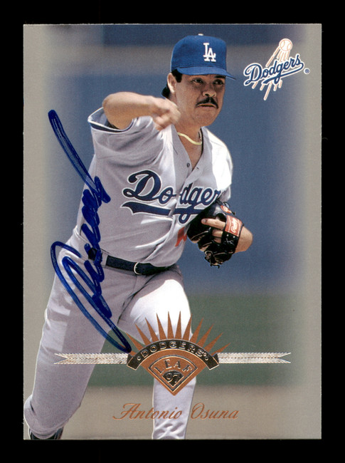 Antonio Osuna Autographed 1997 Leaf Card #126 Los Angeles Dodgers SKU #195742