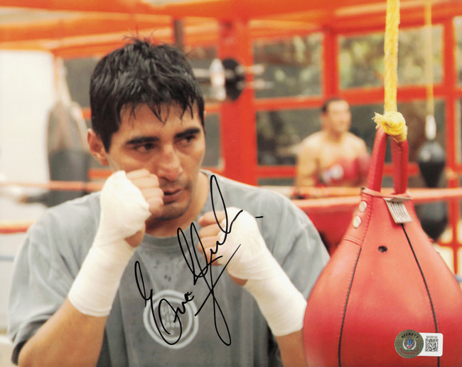 Erik Morales Autographed 8x10 Photo Beckett BAS QR #BH29100