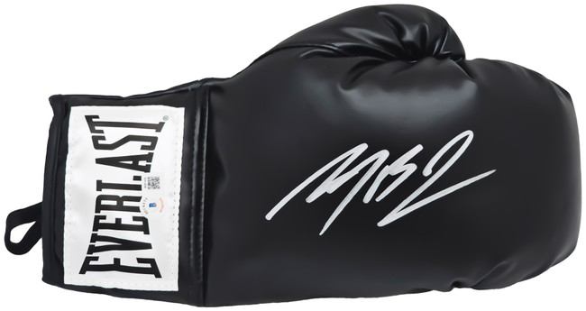 Michael B. Jordan Autographed Black Everlast Boxing Glove Right Handed RH Beckett BAS Witness Stock #220646