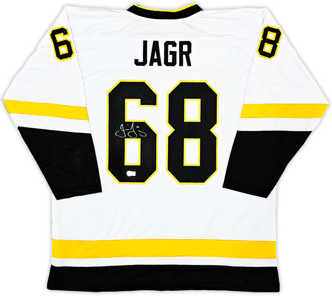 Pittsburgh Penguins Jaromir Jagr Autographed White Jersey Beckett BAS Witness Stock #220681