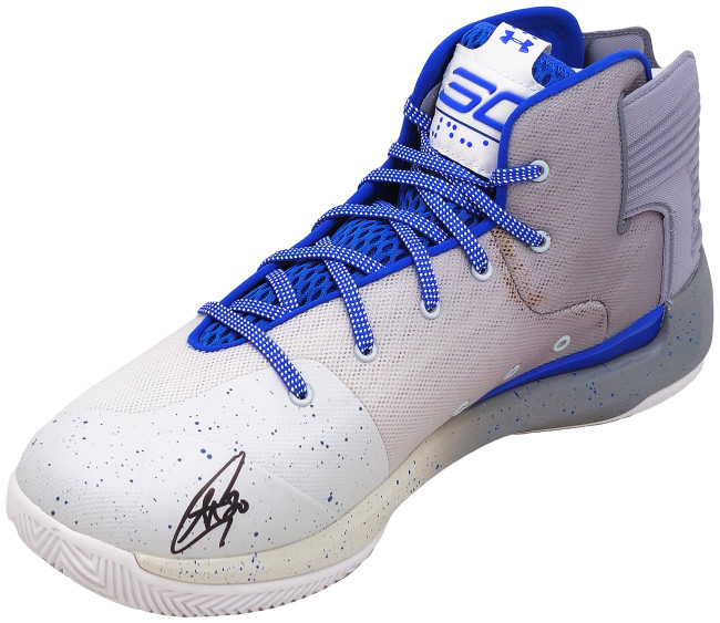 Stephen Curry Autographed Grey Under Armour Curry 3 Shoe Golden State Warriors Size 13 JSA Stock #221514