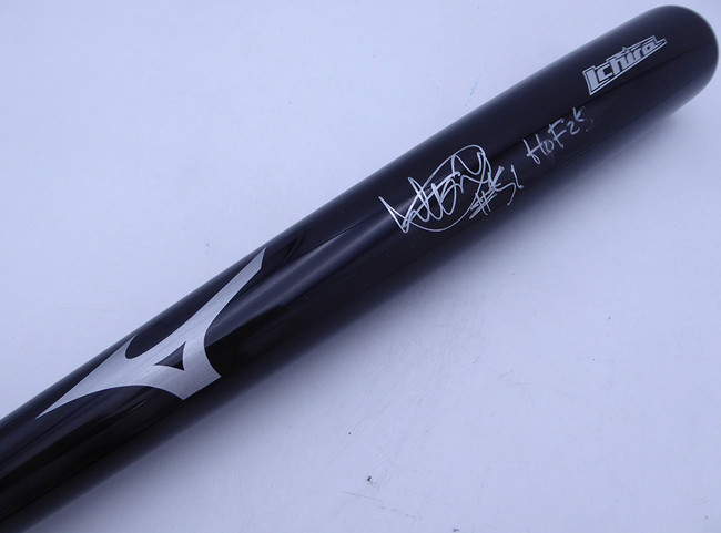 Ichiro Suzuki Autographed Mizuno Player Model Bat Seattle Mariners "HOF 25" (Smudged) Beckett BAS QR #2W517071