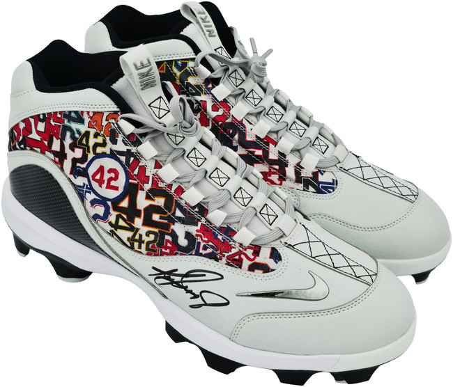 Ken Griffey Jr. Autographed White Nike Griffey 2 Mcs Jackie Robinson Day Baseball Cleats Seattle Mariners Size 11.5 Beckett BAS Witness Stock #262143