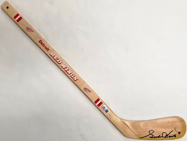 Gordie Howe Autographed Mini Hockey Stick Detroit Red Wings Beckett BAS QR #BS30328