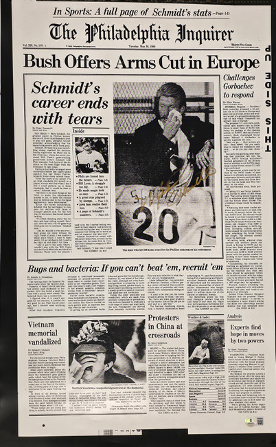 Mike Schmidt Autographed 16x24 Poster Philadelphia Phillies Beckett BAS QR #BW06384