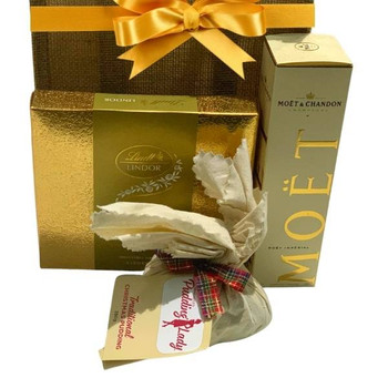 Moet Christmas Bag with Chocolates & Pudding Moet Christmas Bag with Chocolates & Pudding