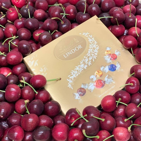 Christmas Gift Ideas | Cherry & Lindt Chocolate Gift Christmas Gift Ideas | Cherry & Lindt Chocolate Gift