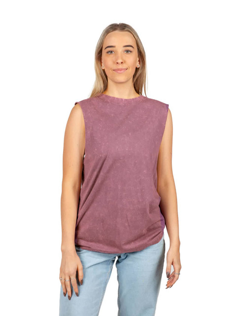 A women's stone-washed tank in a dusty mauve colour, featuring a relaxed fit and sleeveless design. Branding is visible.