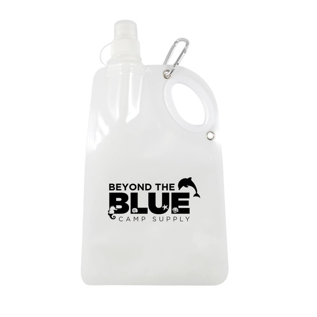 A drink bottle in clear plastic with a handle, featuring a logo and a spout for easy pouring.
