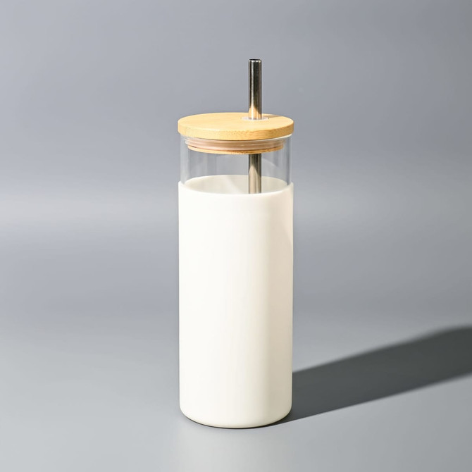 A drink bottle featuring a clear container with a white exterior and a wooden lid, complete with a metal straw.