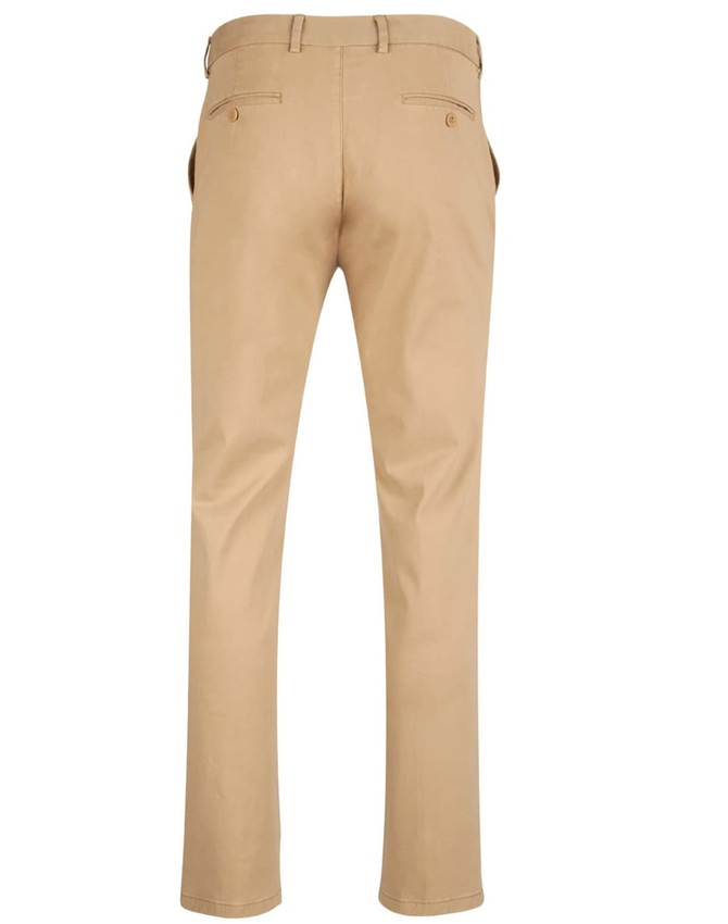 Men's chino pants in a light brown hue, featuring a classic design with back pockets and a logo.