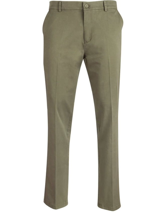 Men's chino pants in olive green, featuring a straight-cut design and side pockets. Includes branding detail.