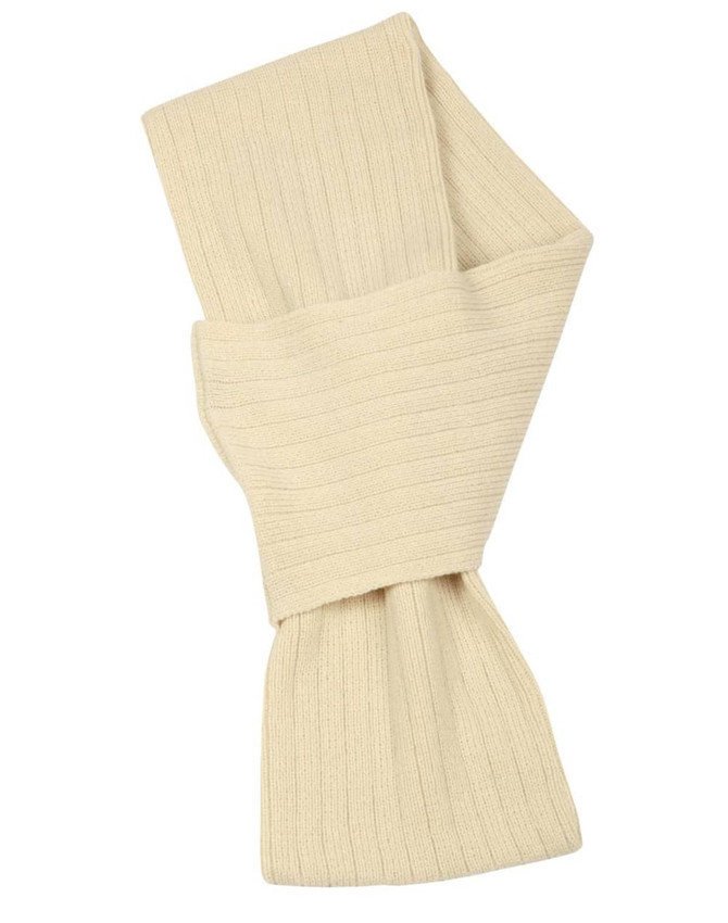 A cream-coloured cable knit scarf made from acrylic with distinctive cable row features. It has a simple design and includes a logo.