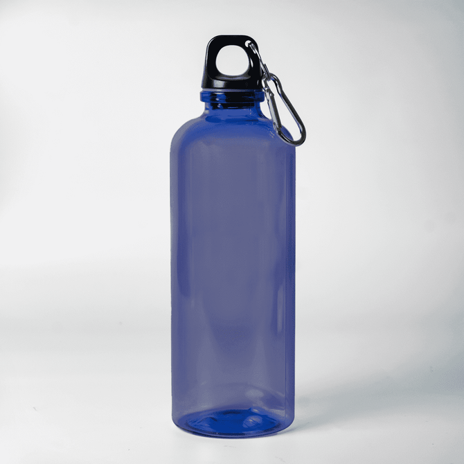 A drink bottle in blue plastic with a black cap and a silver carabiner attached. Features a logo on the side.
